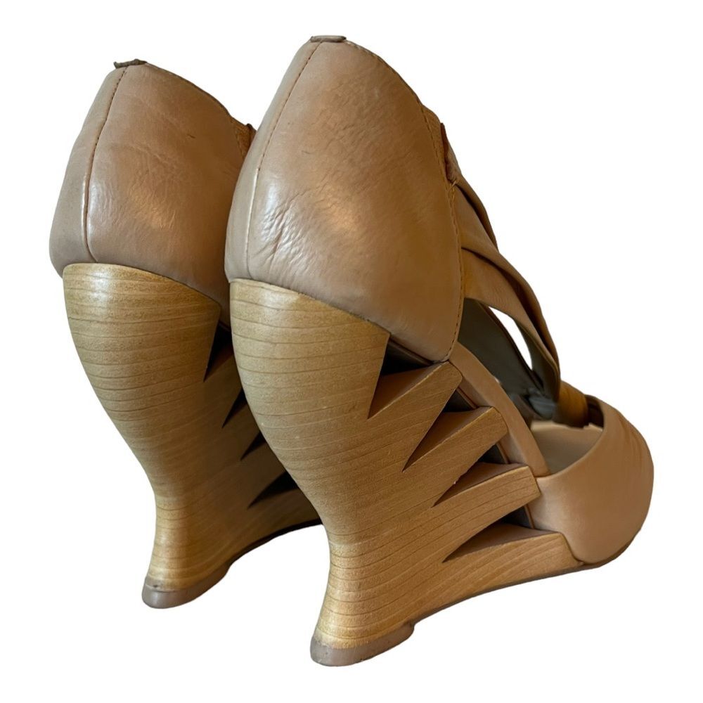 Donald J Pliner Womens Size
8 M Beige Wedge Sandals
Becca Leather High Heels - Picture 8 of 13